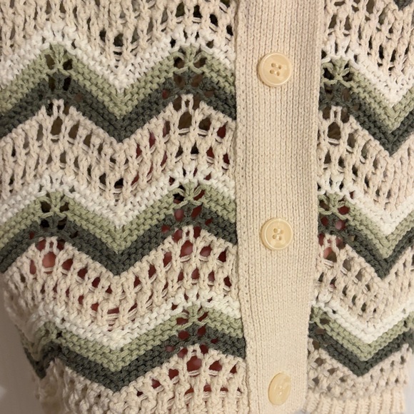 Blu Pepper Cream and Olive Chevron Crochet Crop Top - Picture 3 of 9